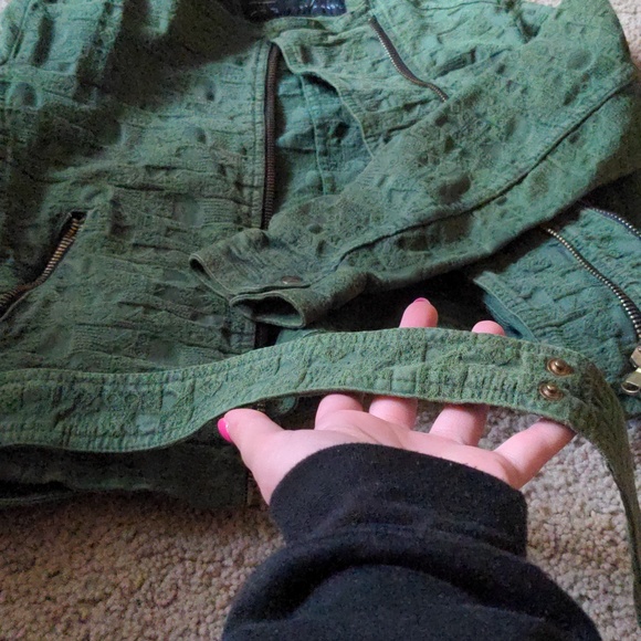 Green vintage jacket. Zara Basic. Got for $69 selling for $40 - Picture 3 of 4